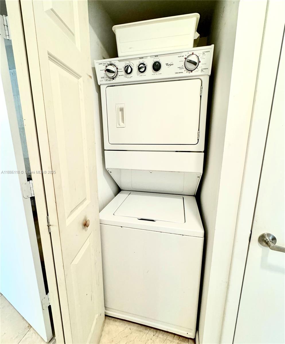 ICONBRICKELL CONDO NO 1 - Residential Lease