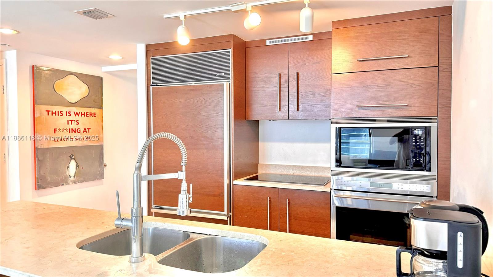 ICONBRICKELL CONDO NO 1 - Residential Lease