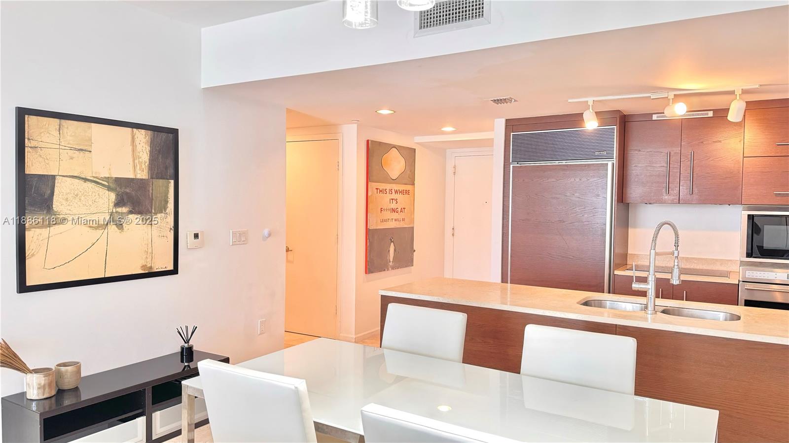 ICONBRICKELL CONDO NO 1 - Residential Lease