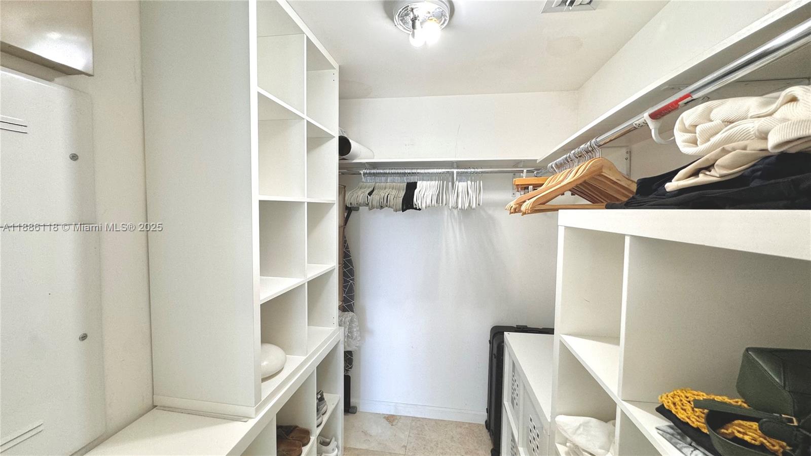 ICONBRICKELL CONDO NO 1 - Residential Lease