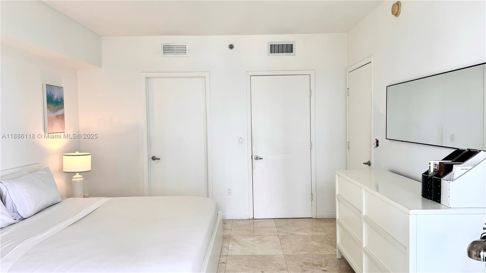 ICONBRICKELL CONDO NO 1 - Residential Lease