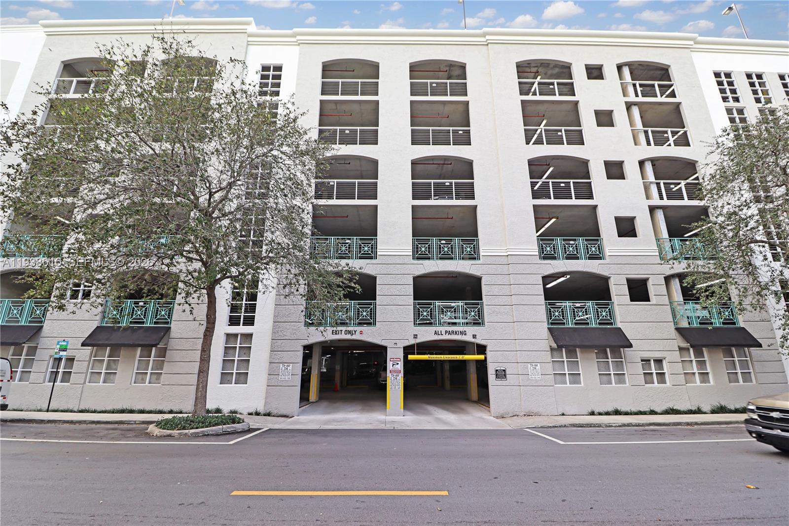 VALENCIA CONDO - Residential