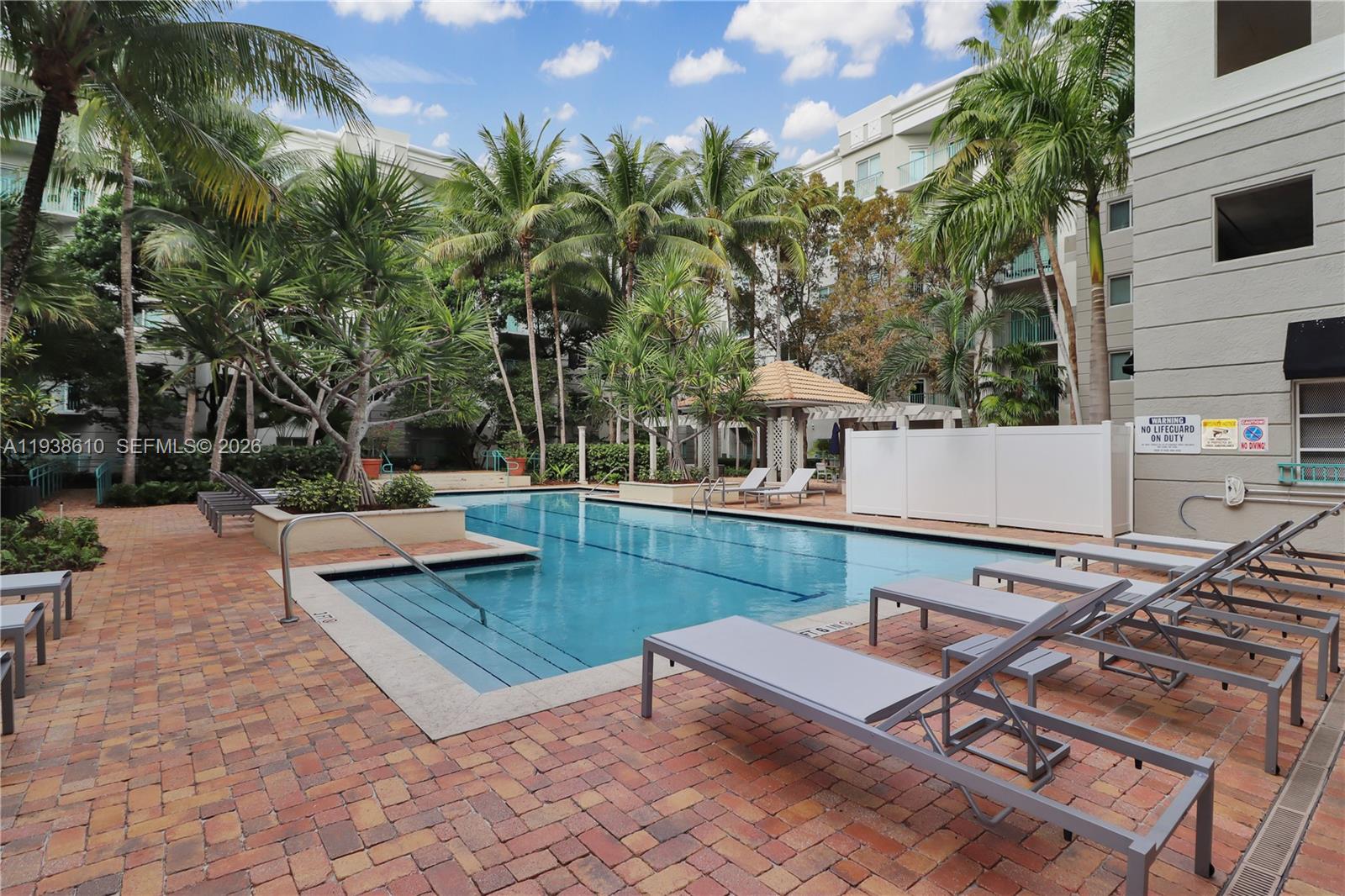 VALENCIA CONDO - Residential