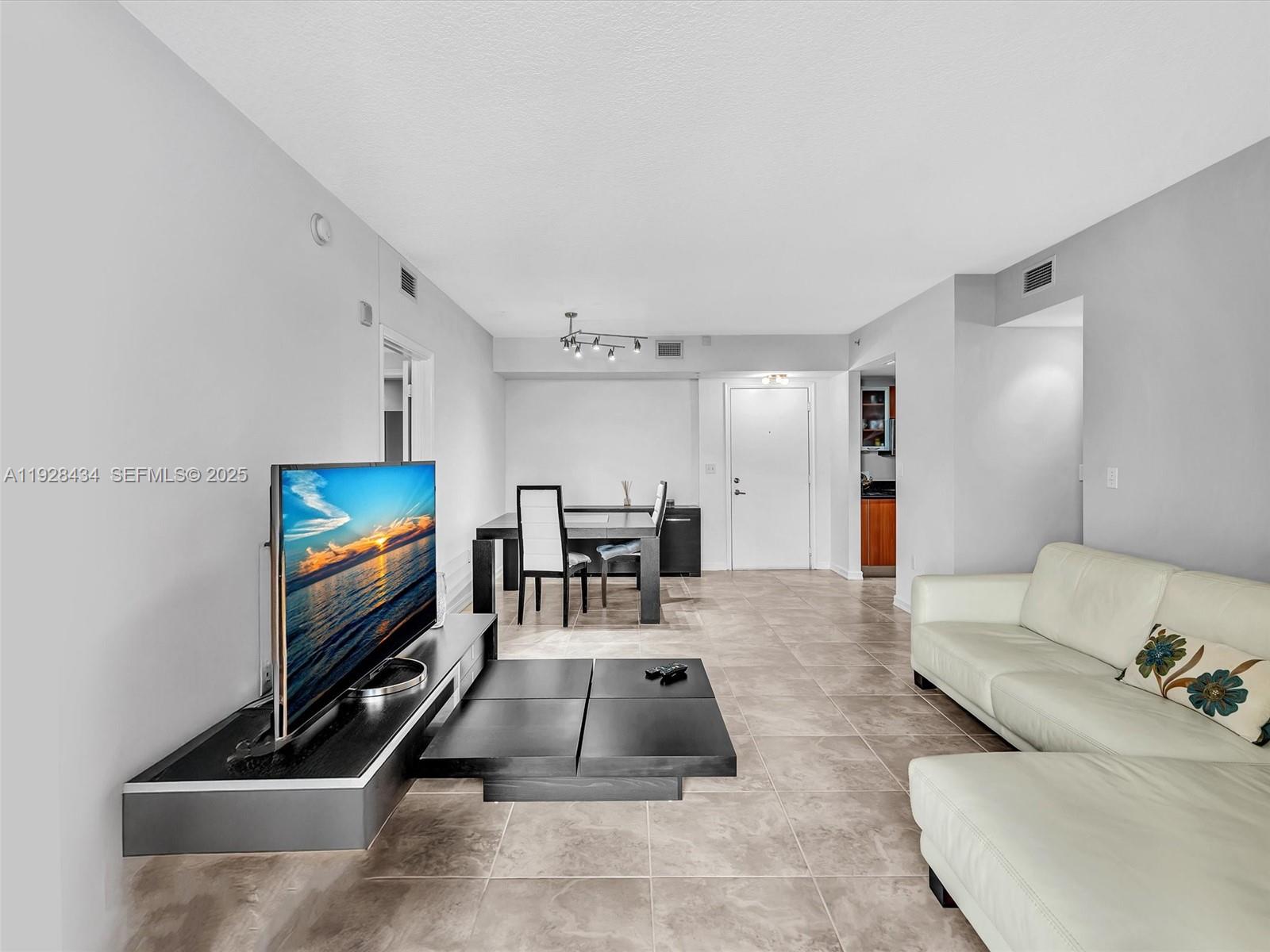 VENTURE AT AVENTURA EAST - Residential Lease