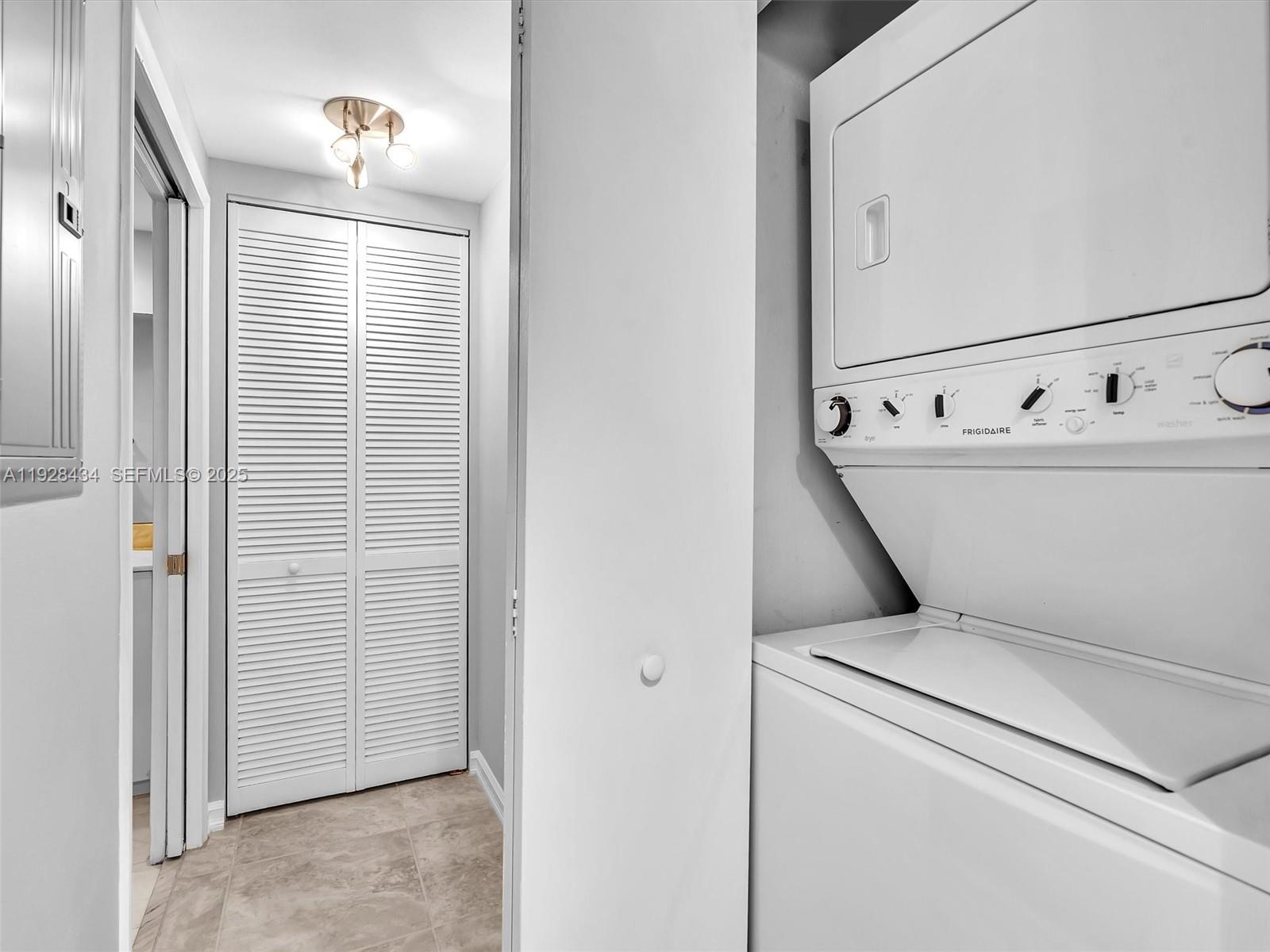 VENTURE AT AVENTURA EAST - Residential Lease