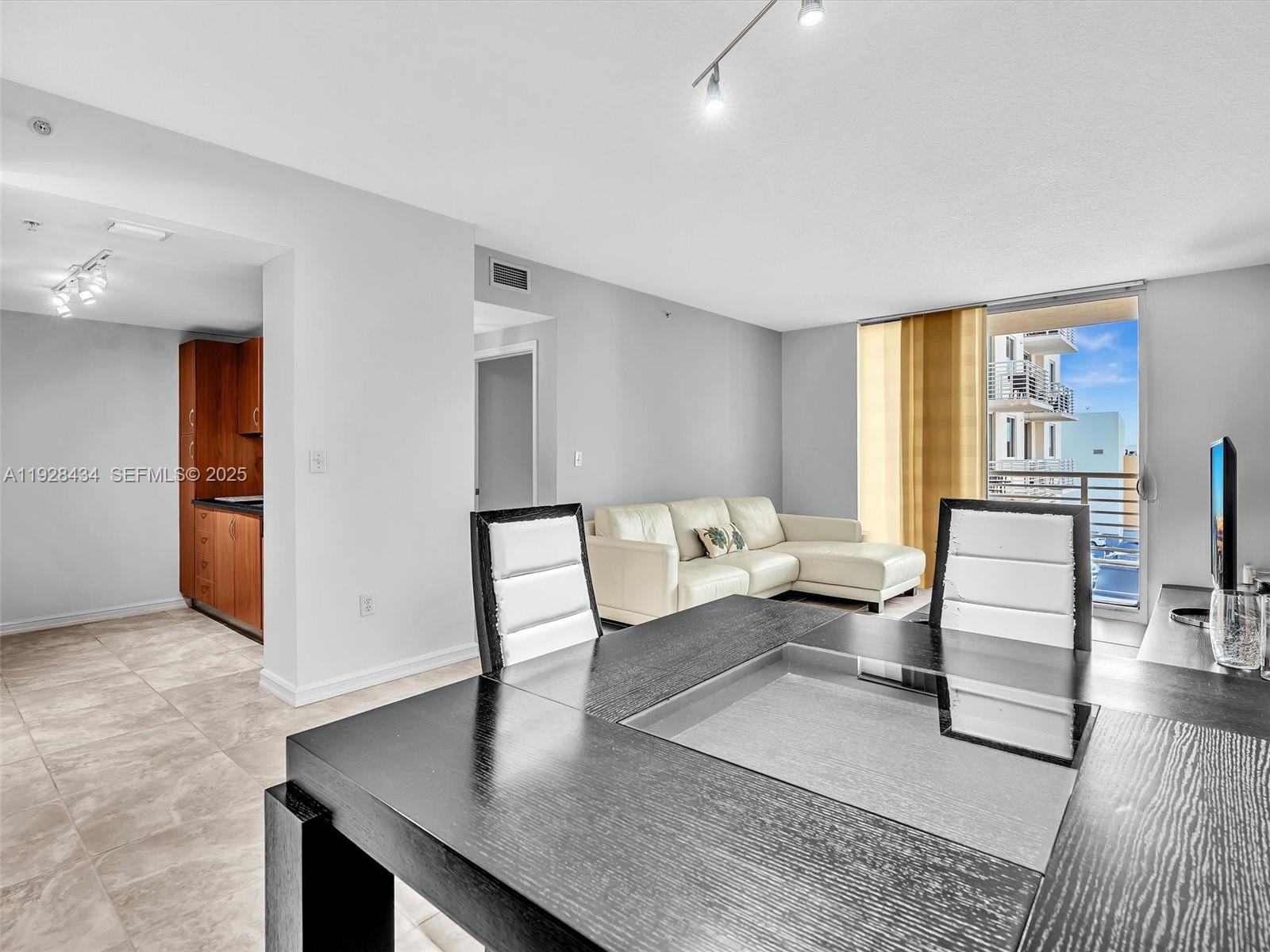 VENTURE AT AVENTURA EAST - Residential Lease