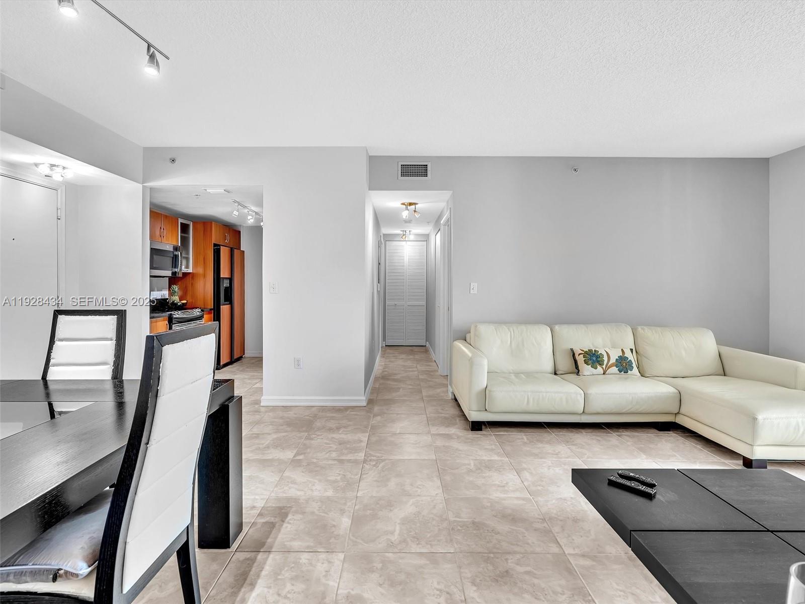 VENTURE AT AVENTURA EAST - Residential Lease