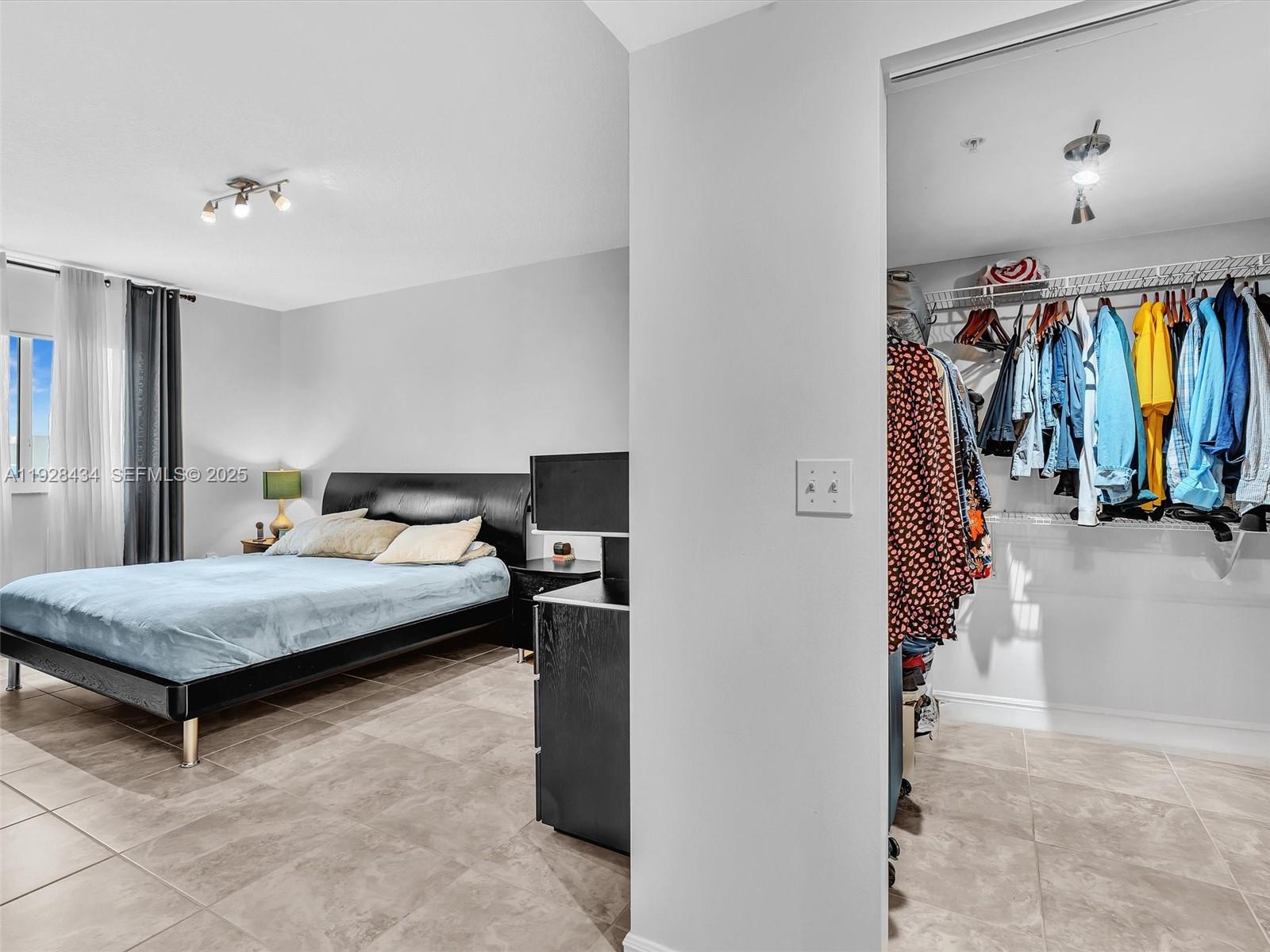 VENTURE AT AVENTURA EAST - Residential Lease