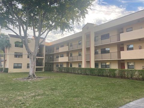 Photo of 3252 Foxcroft Rd #314, Miramar, FL 33025 (MLS # A11904942) Photo of 3252 Foxcroft Rd #314, Miramar, FL 33025 (MLS # A11904942)