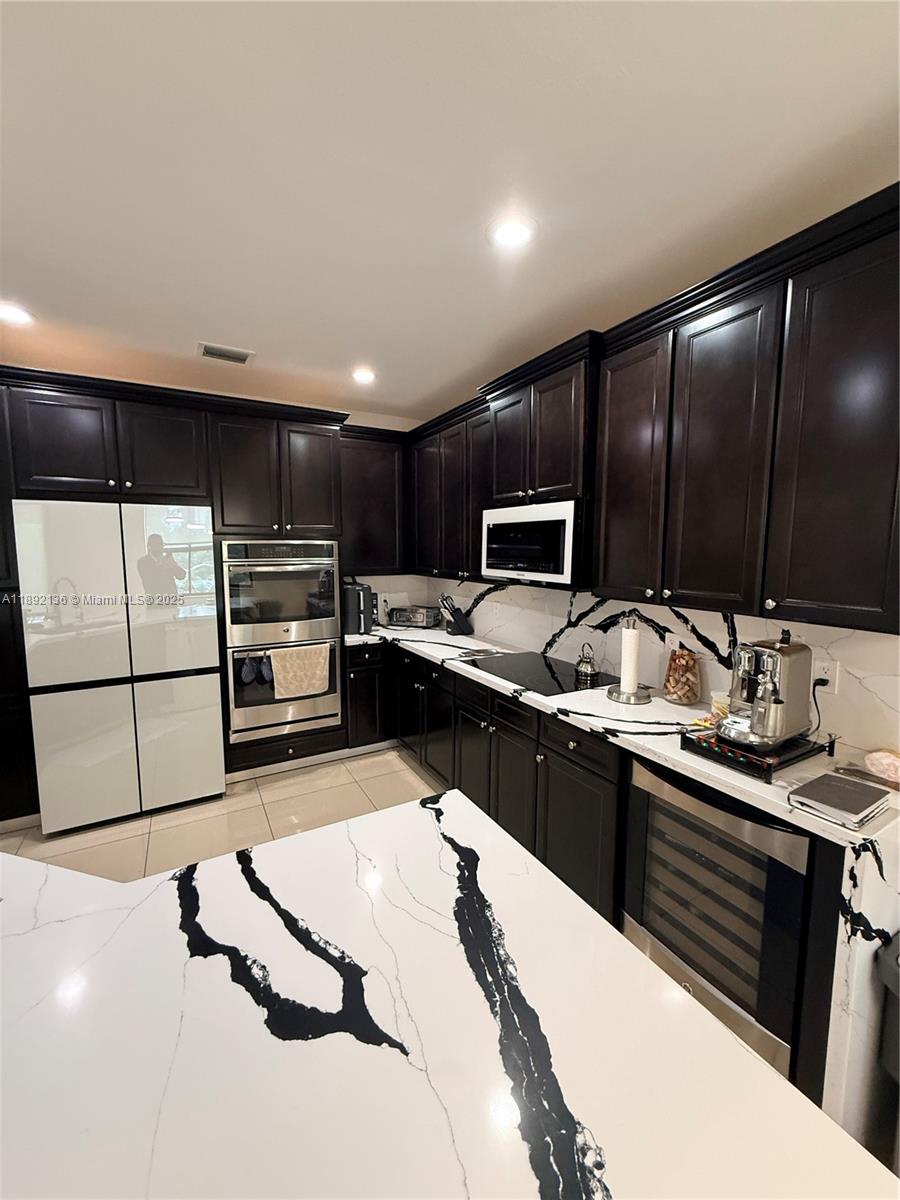 ISLES AT GRAND BAY - Residential Lease