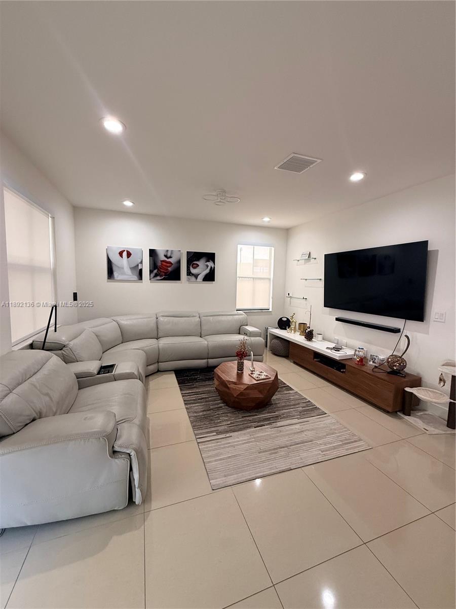 ISLES AT GRAND BAY - Residential Lease