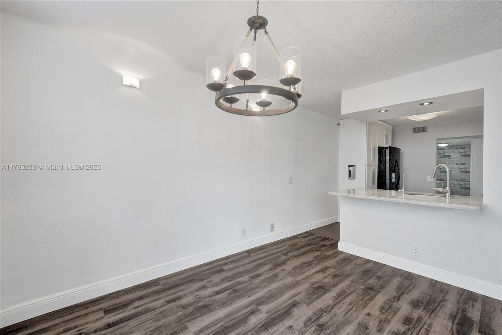 LAKE EMERALD CONDOMINIUM - Residential