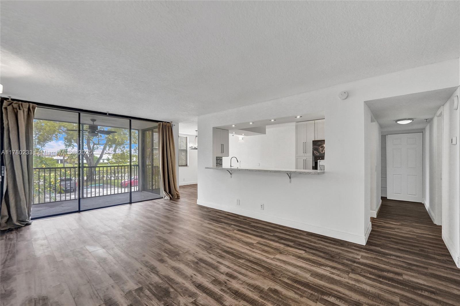 LAKE EMERALD CONDOMINIUM - Residential