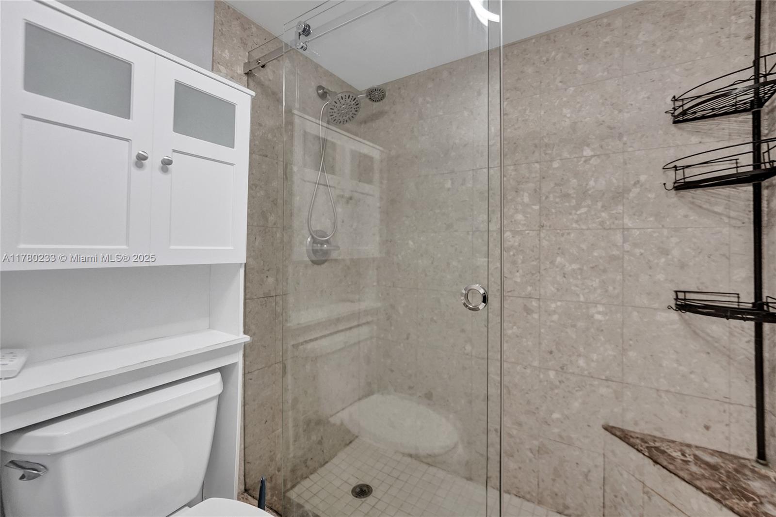 LAKE EMERALD CONDOMINIUM - Residential