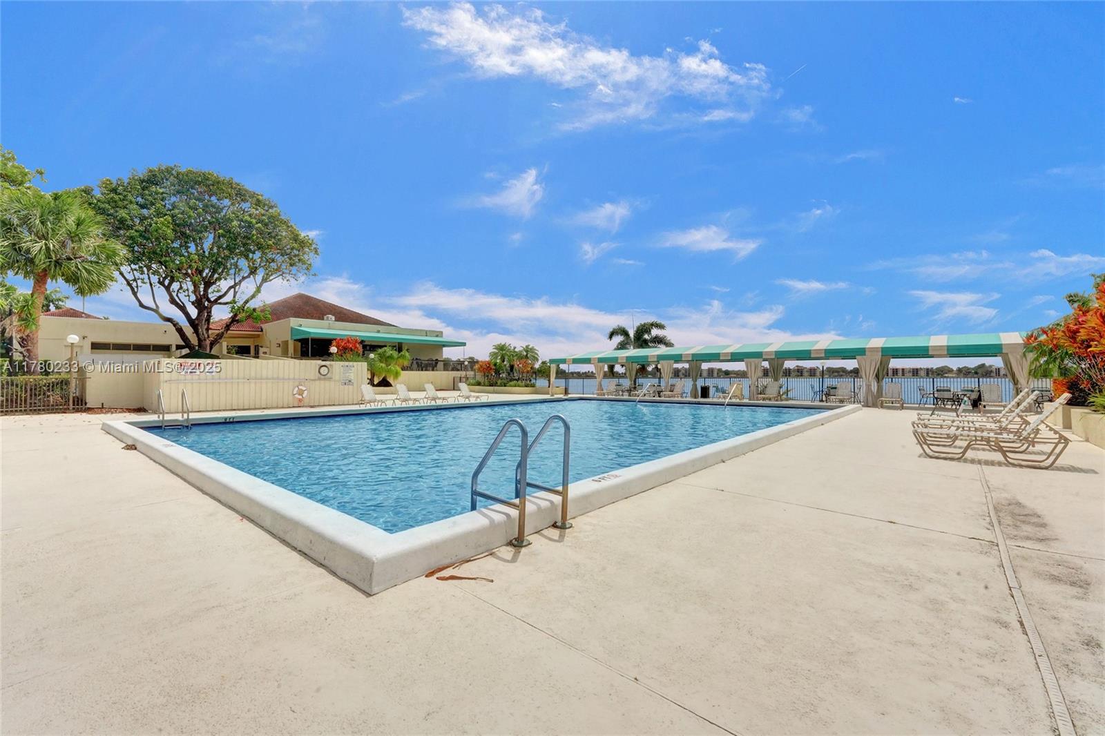 LAKE EMERALD CONDOMINIUM - Residential