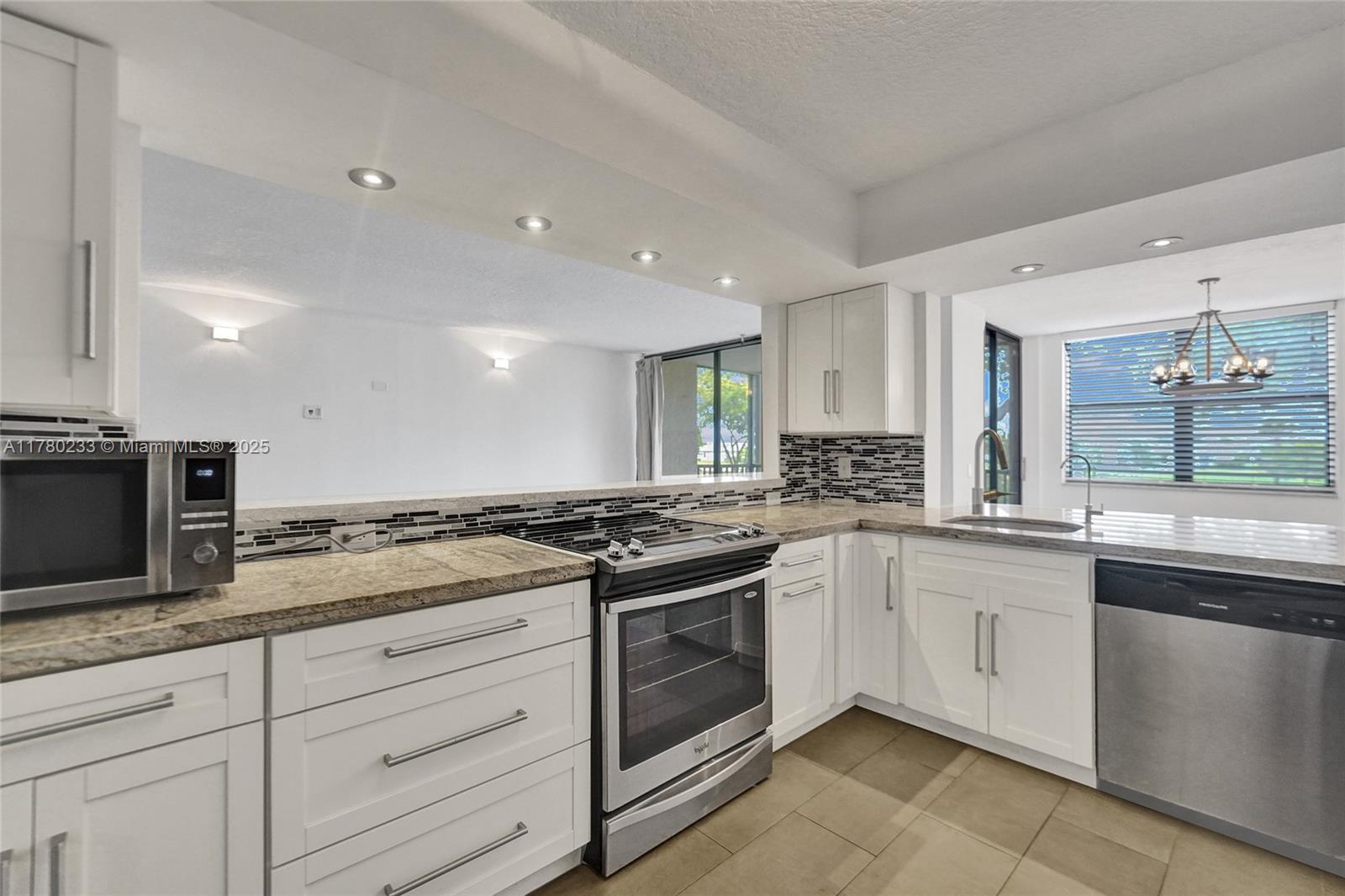 LAKE EMERALD CONDOMINIUM - Residential
