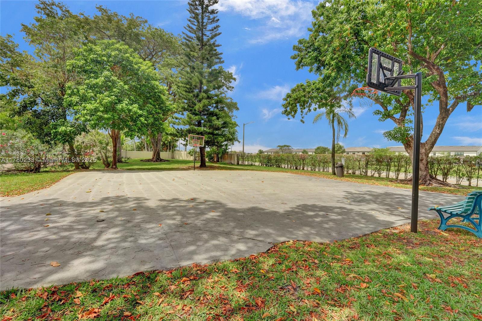 LAKE EMERALD CONDOMINIUM - Residential