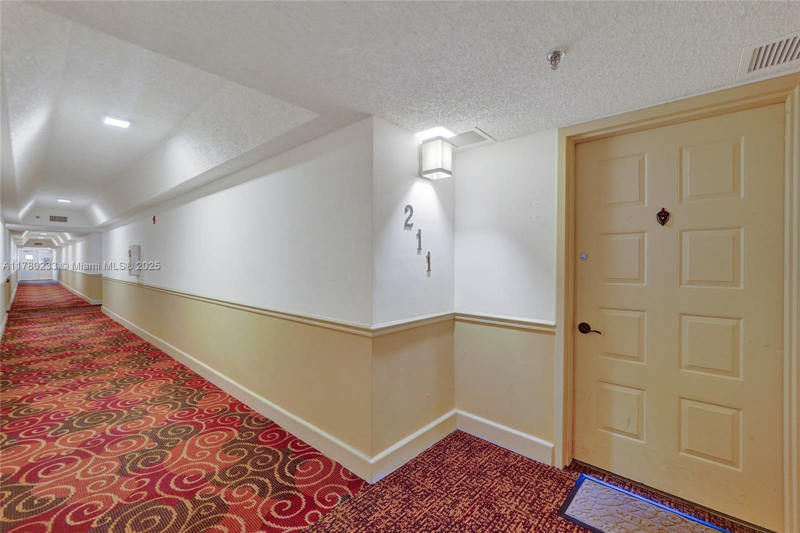 LAKE EMERALD CONDOMINIUM - Residential