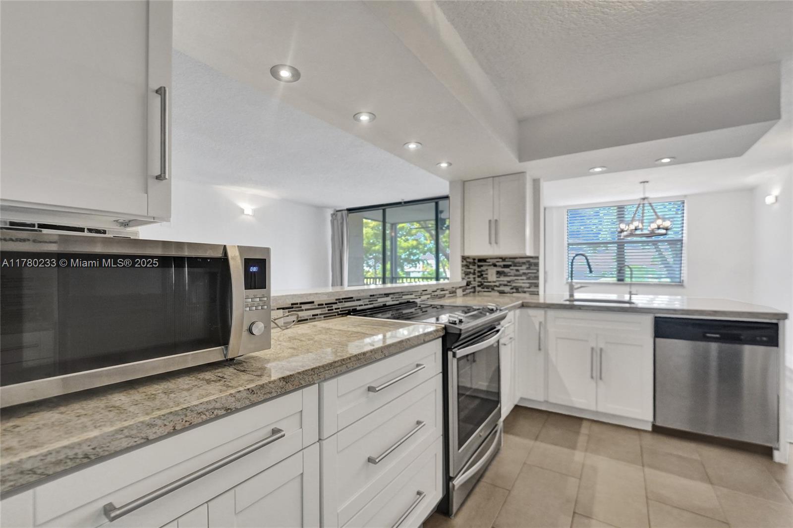 LAKE EMERALD CONDOMINIUM - Residential