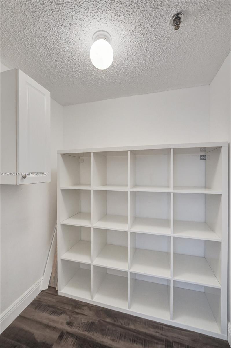 LAKE EMERALD CONDOMINIUM - Residential