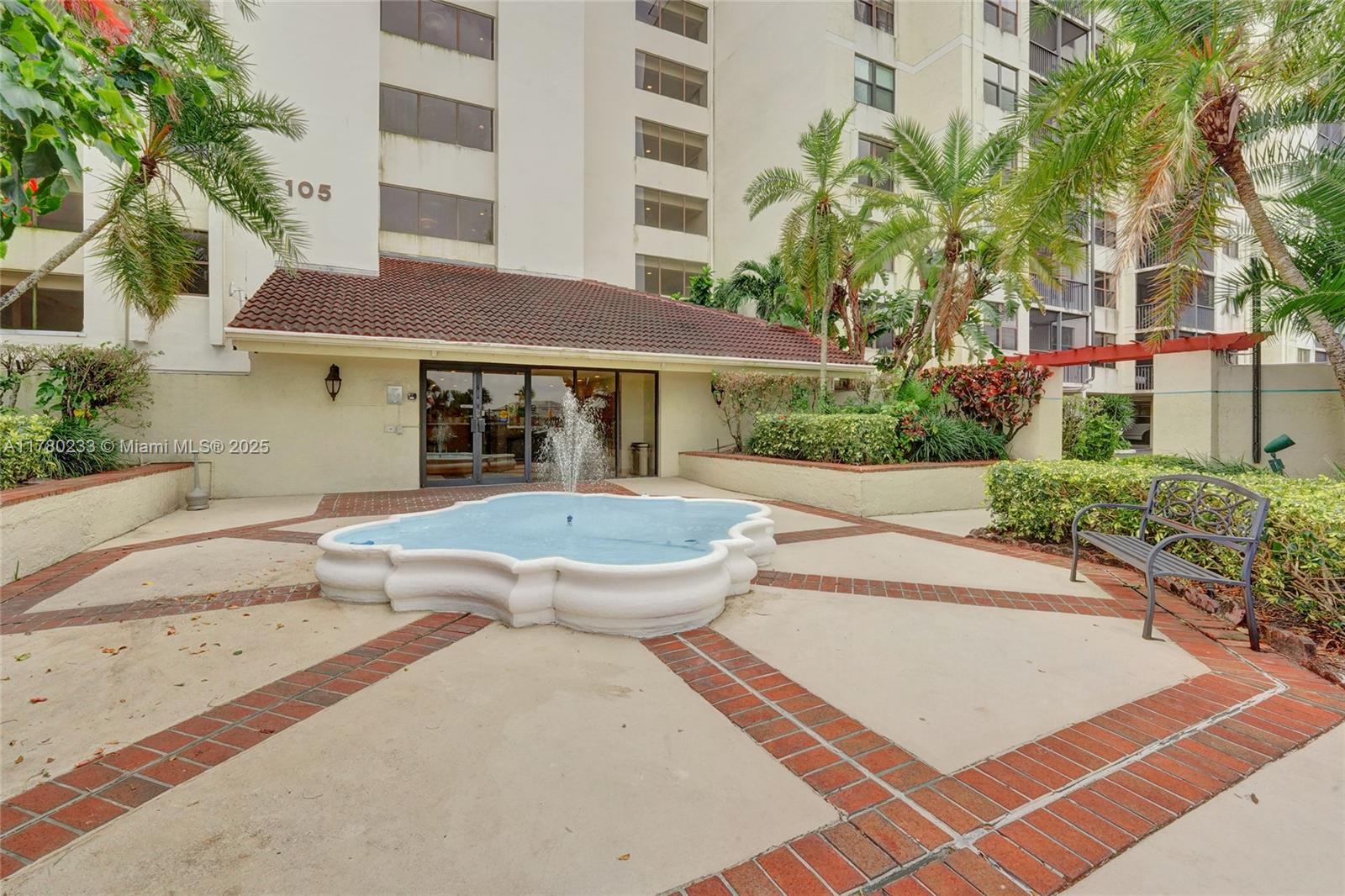 LAKE EMERALD CONDOMINIUM - Residential