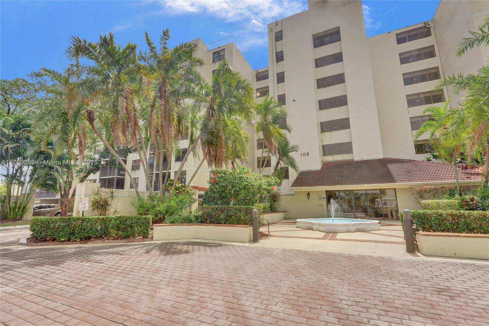 LAKE EMERALD CONDOMINIUM - Residential
