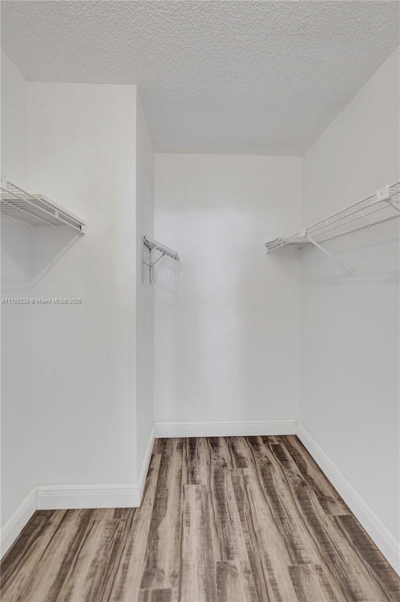 LAKE EMERALD CONDOMINIUM - Residential
