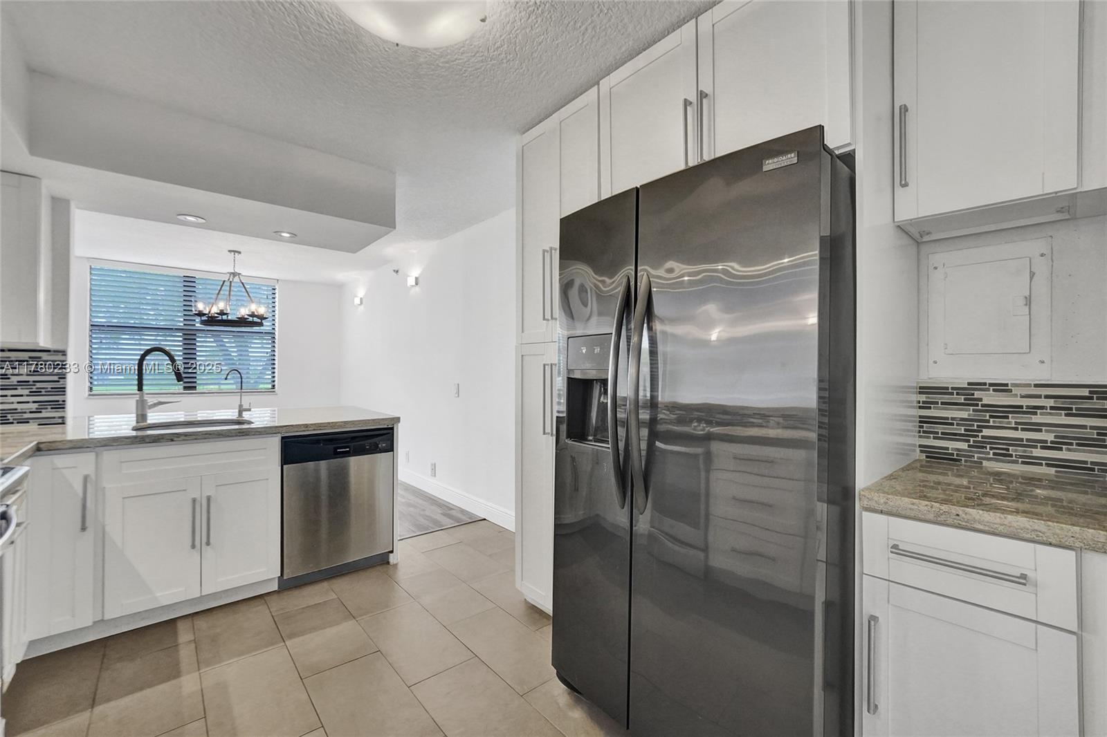 LAKE EMERALD CONDOMINIUM - Residential