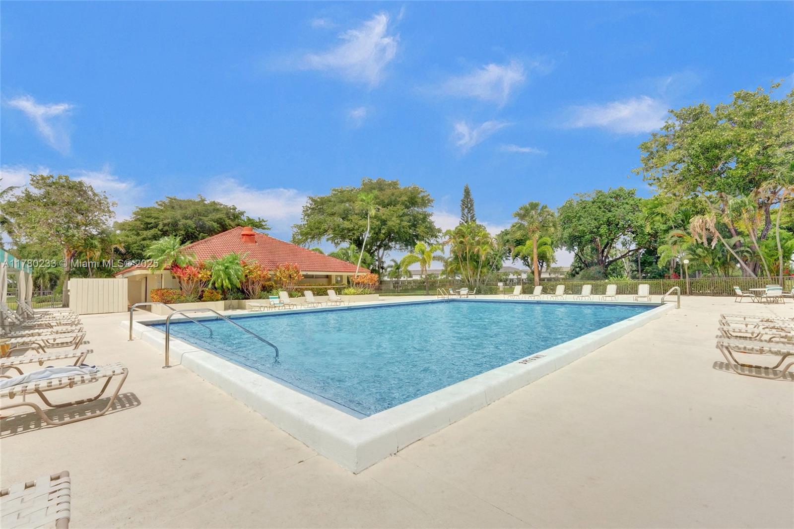 LAKE EMERALD CONDOMINIUM - Residential