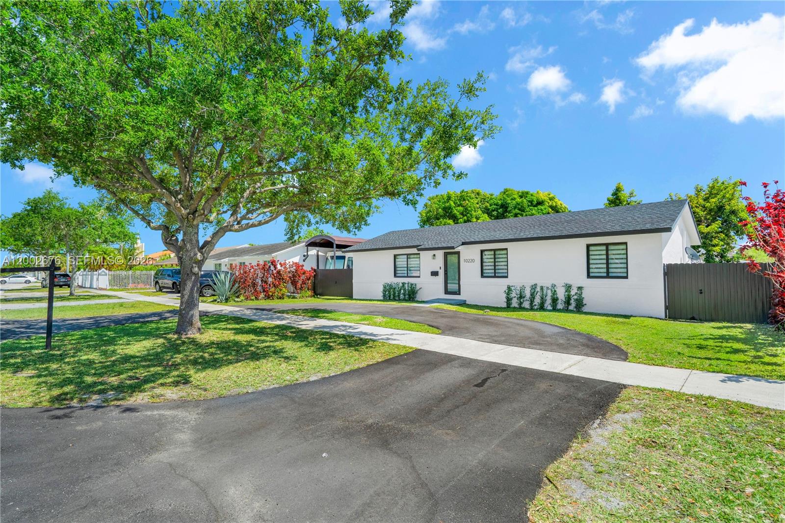 OAKBROOK - Residential