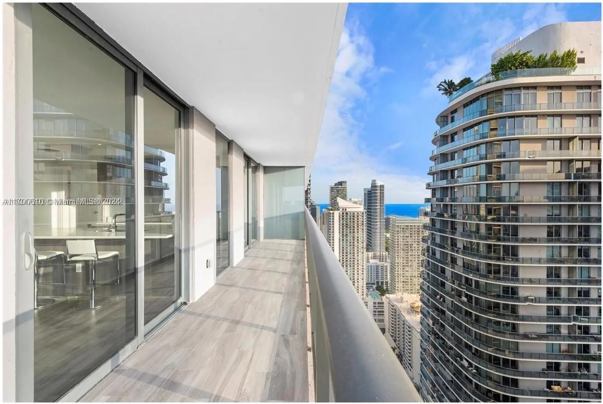 801 SMA RESIDENCES CONDO - Residential