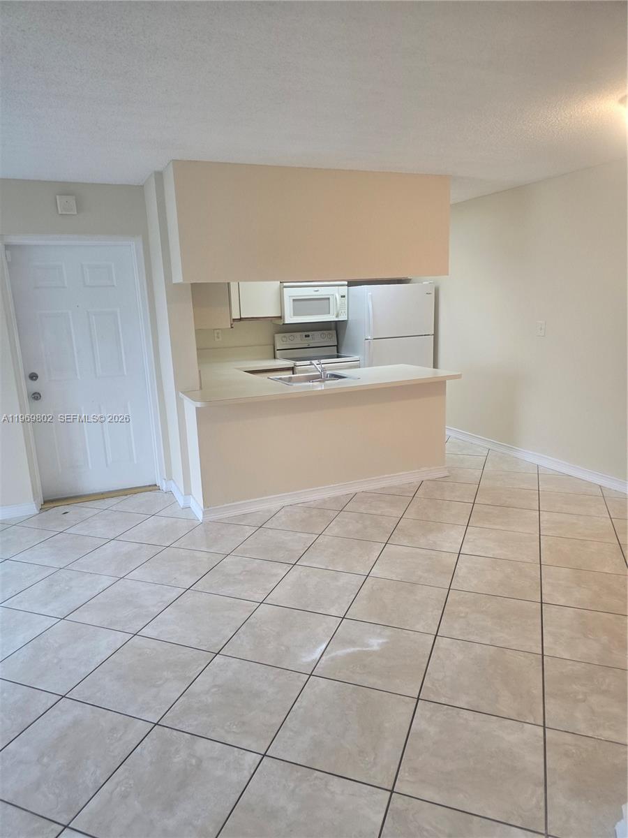 ANTIGUA AT CNTRY CLUBOF M - Residential Lease