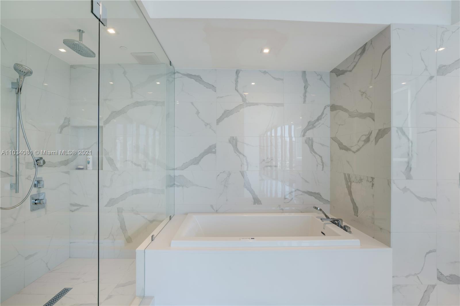 PRIVE CONDO - Residential