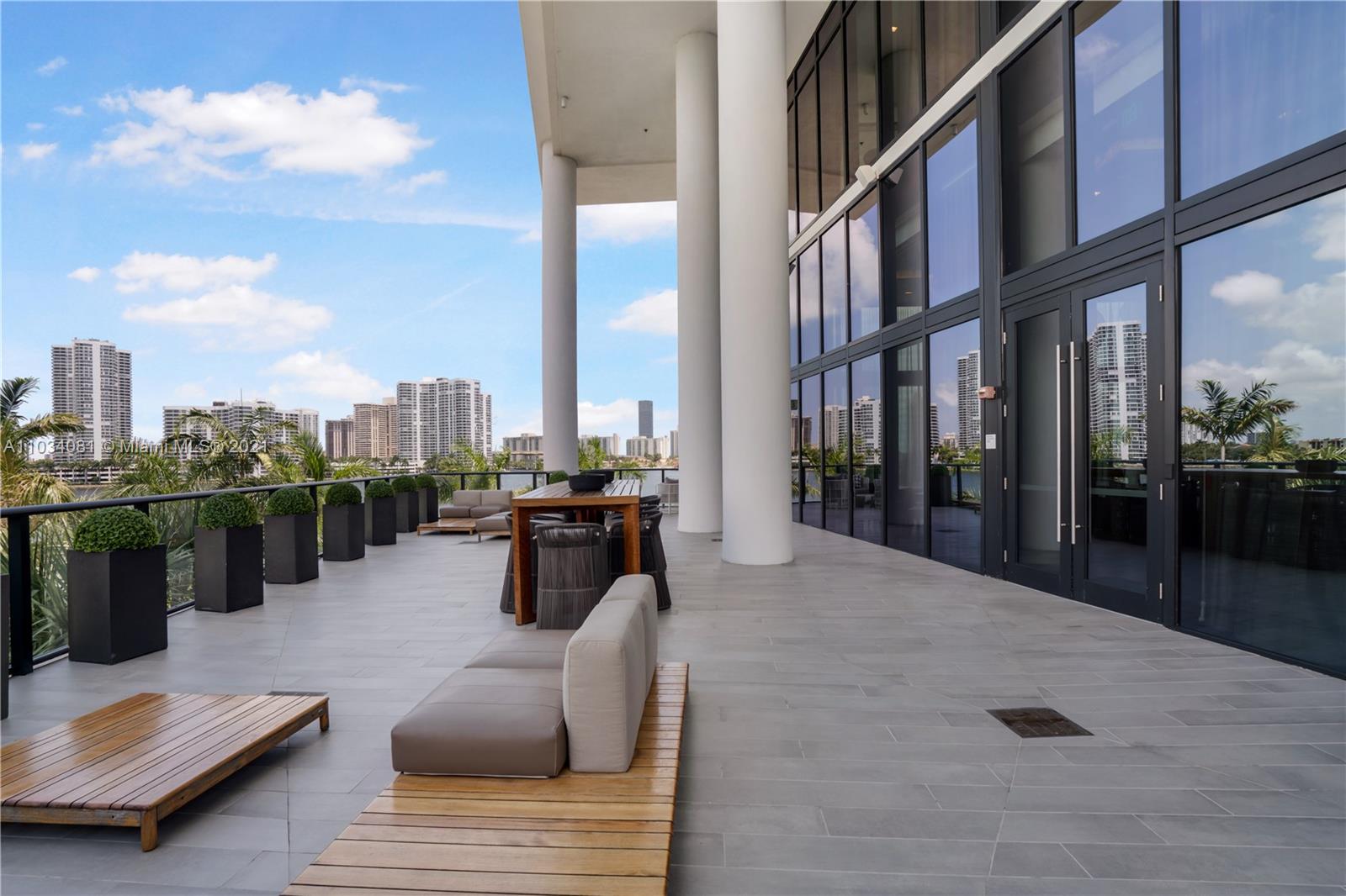 PRIVE CONDO - Residential