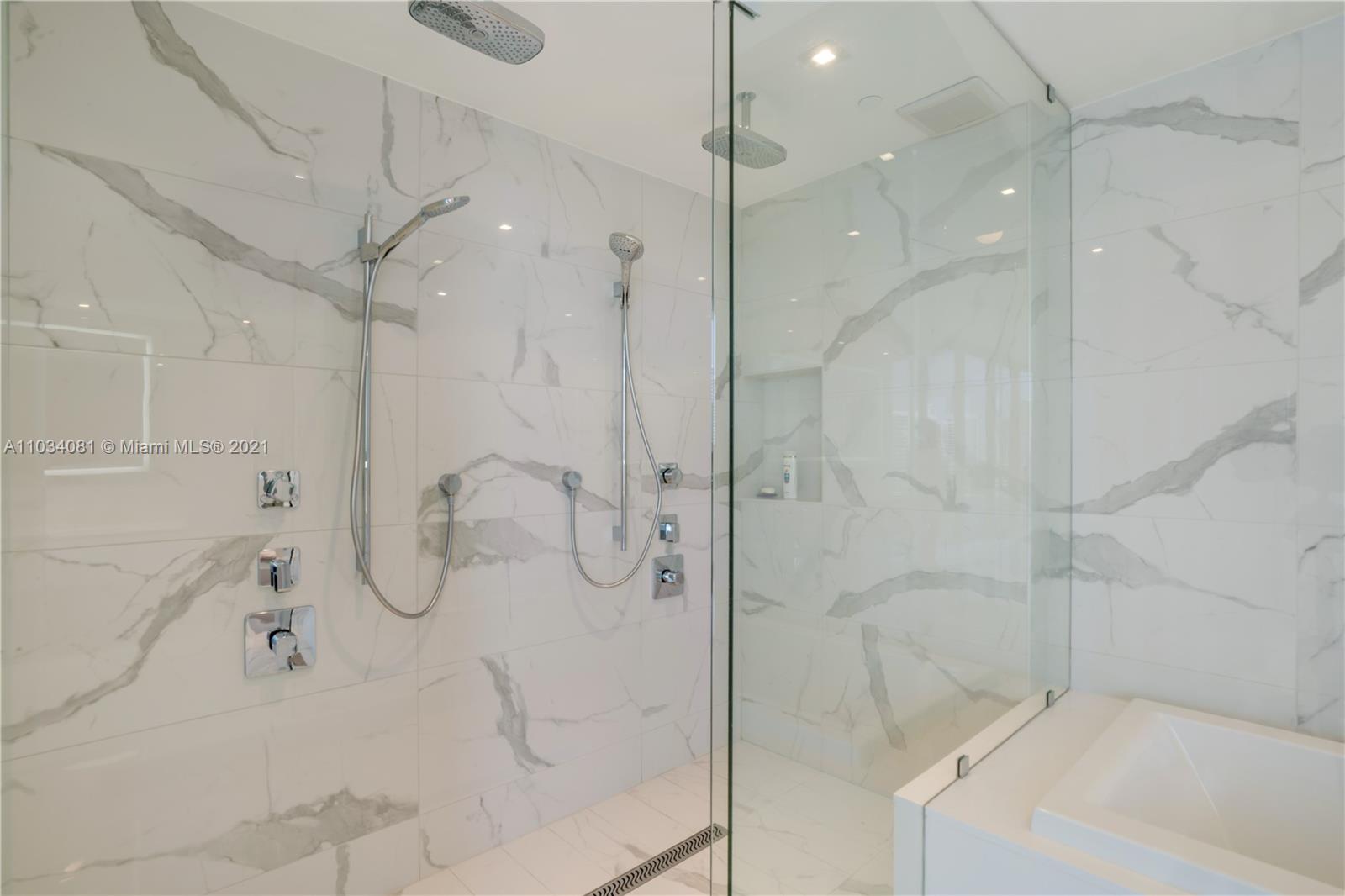 PRIVE CONDO - Residential