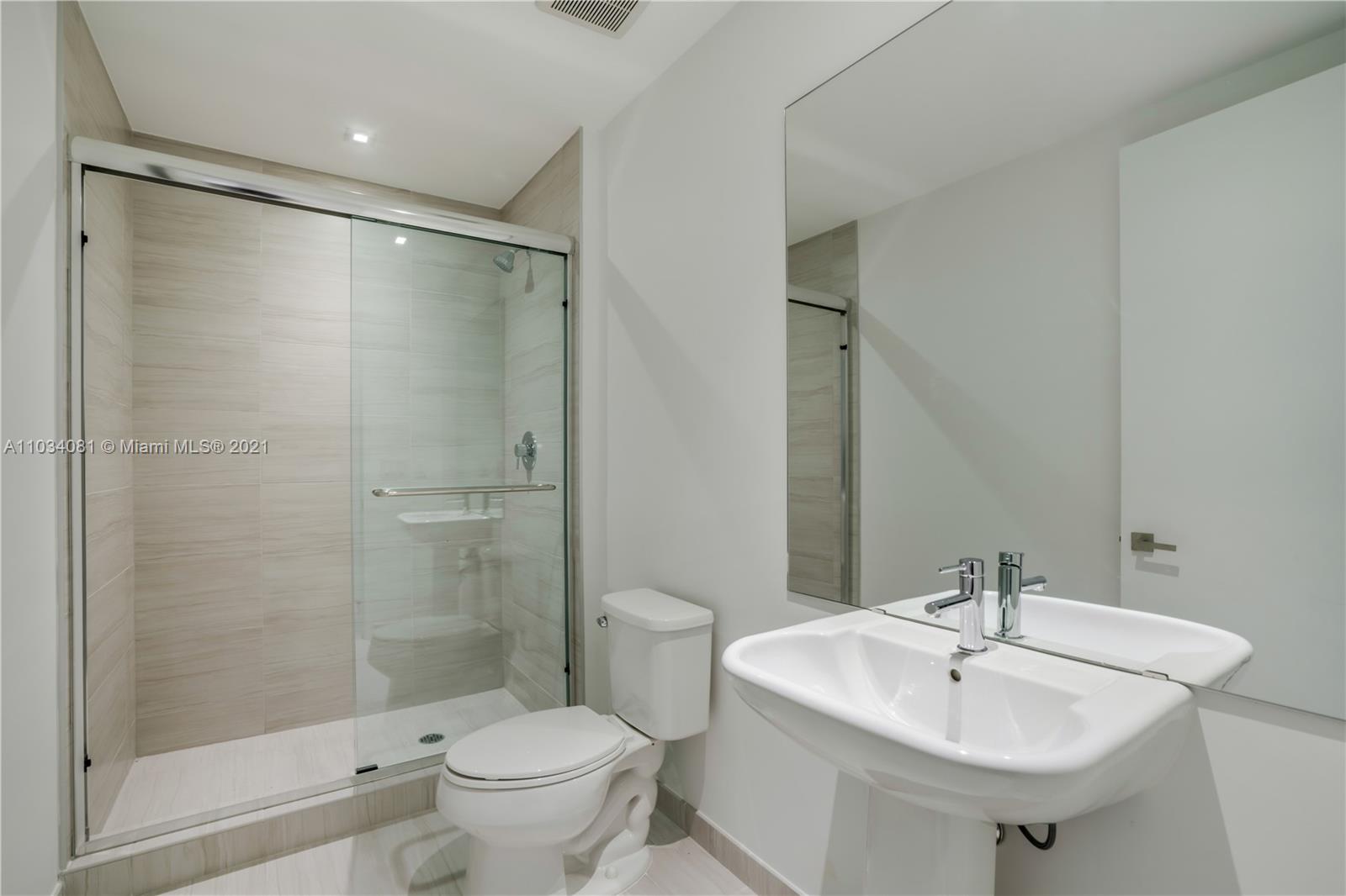 PRIVE CONDO - Residential