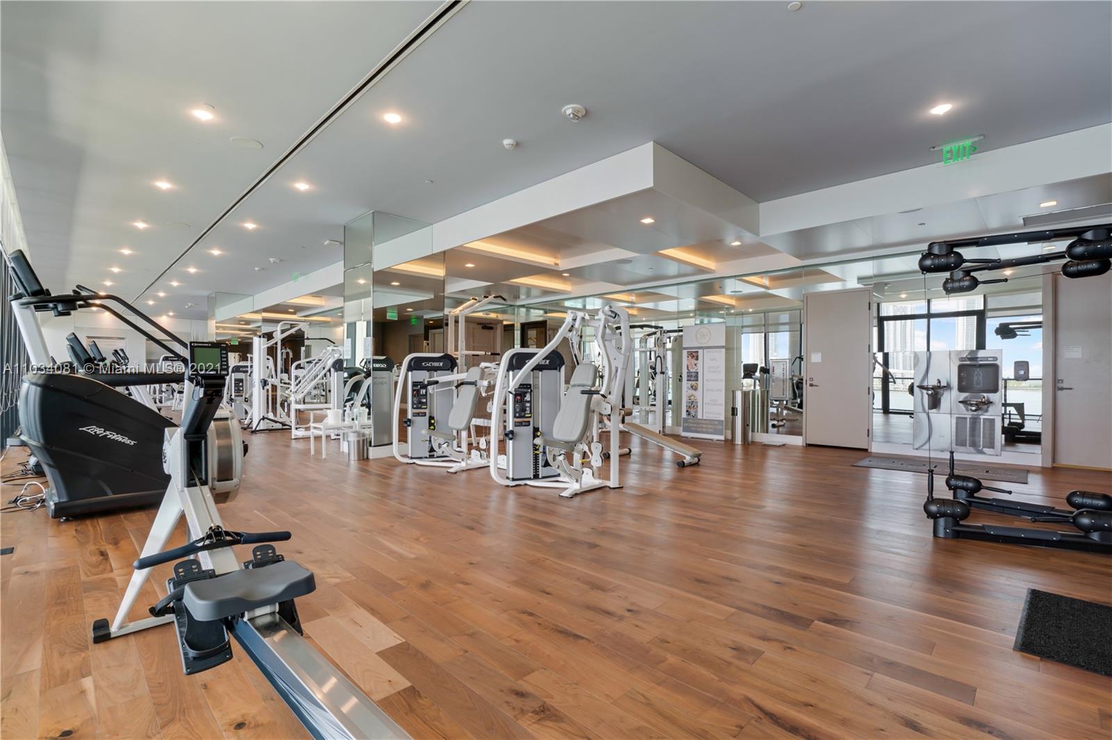 PRIVE CONDO - Residential