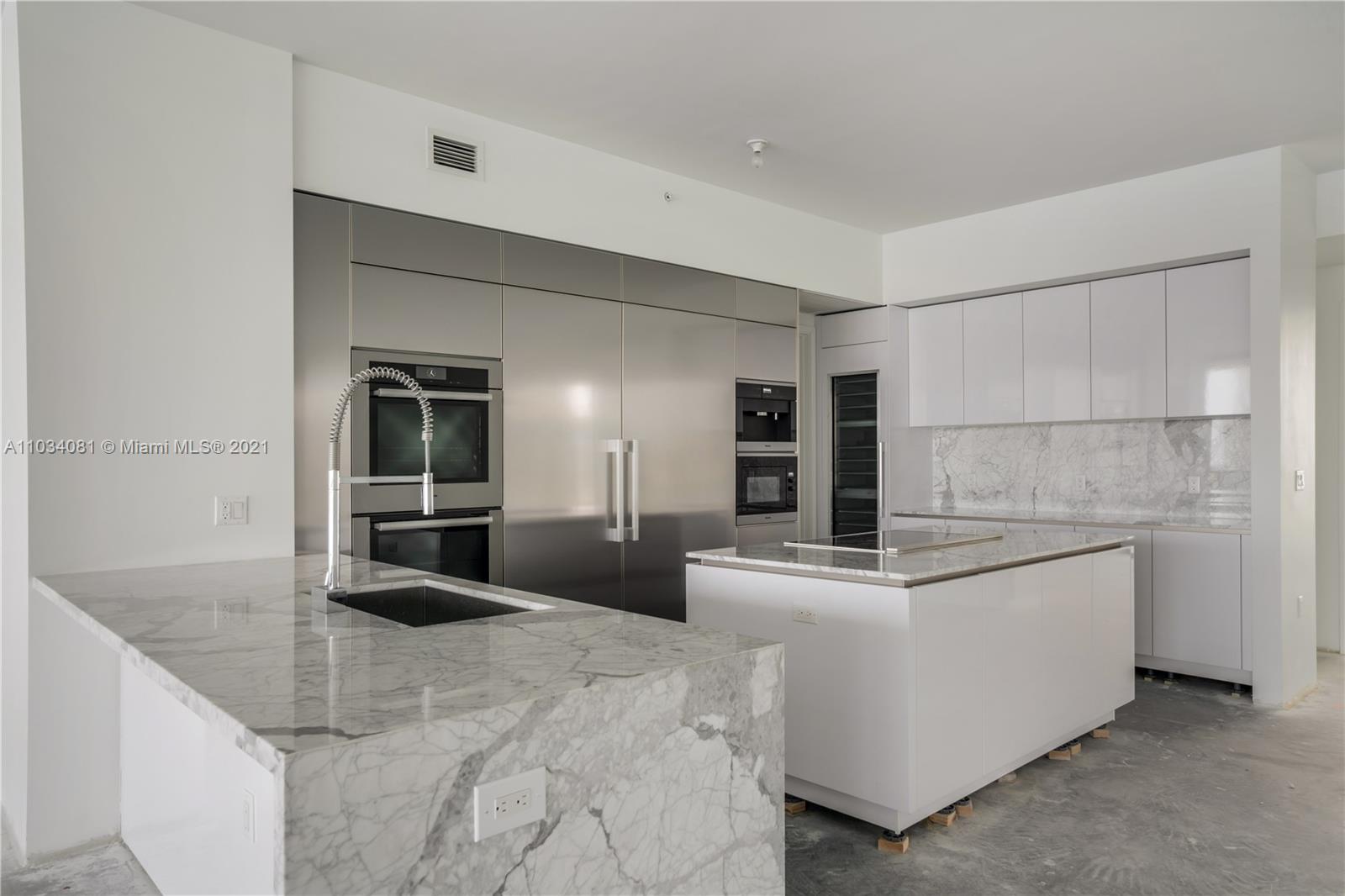 PRIVE CONDO - Residential