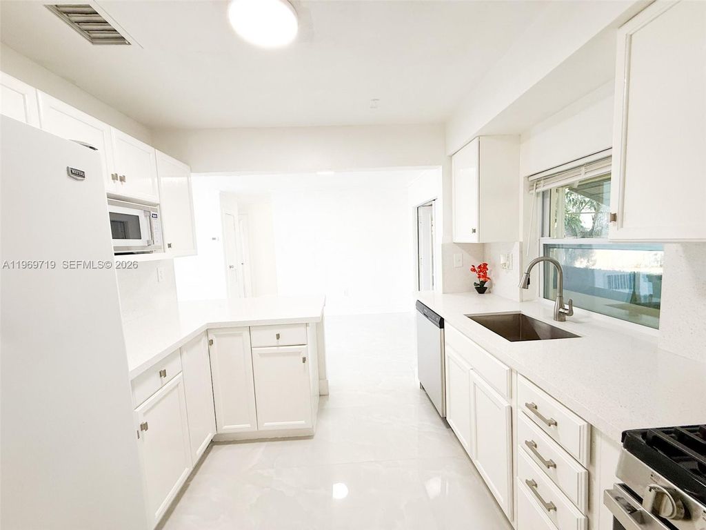 Photo of 7040 NW 24th St #7040, Sunrise, FL 33313 (MLS # A11969719)