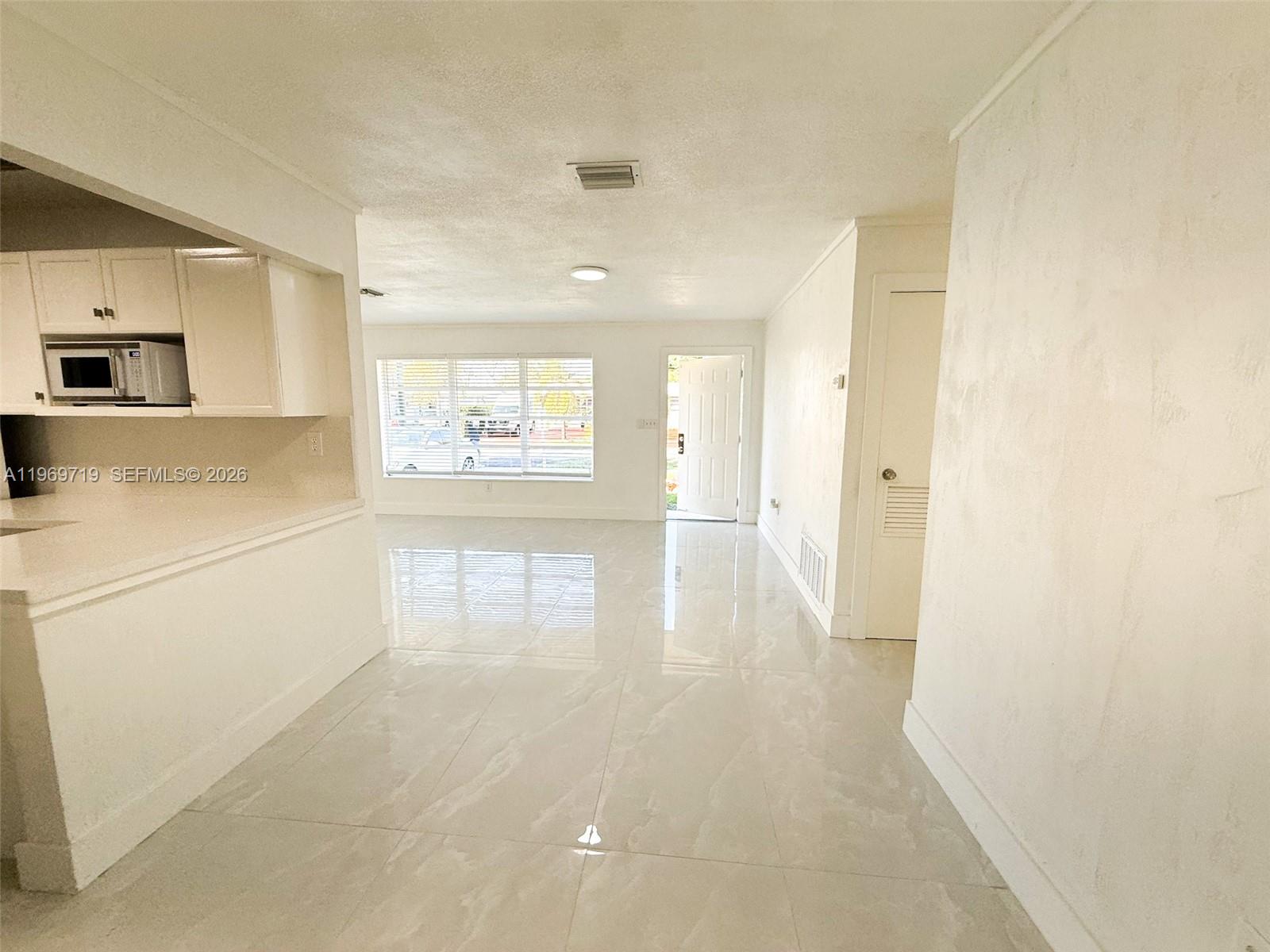 SUNRISE GOLF VILLAGE SEC - Residential Lease