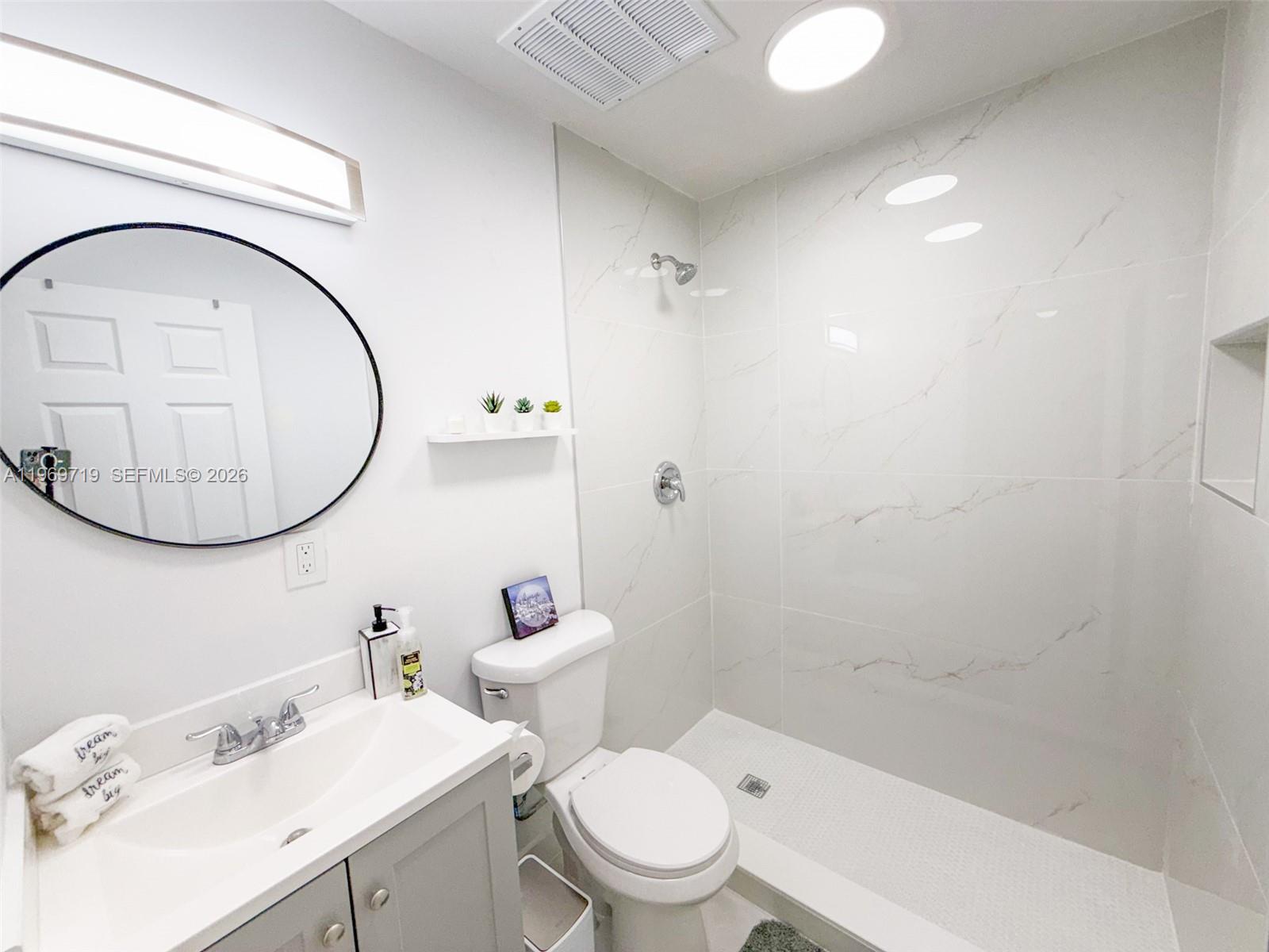 SUNRISE GOLF VILLAGE SEC - Residential Lease