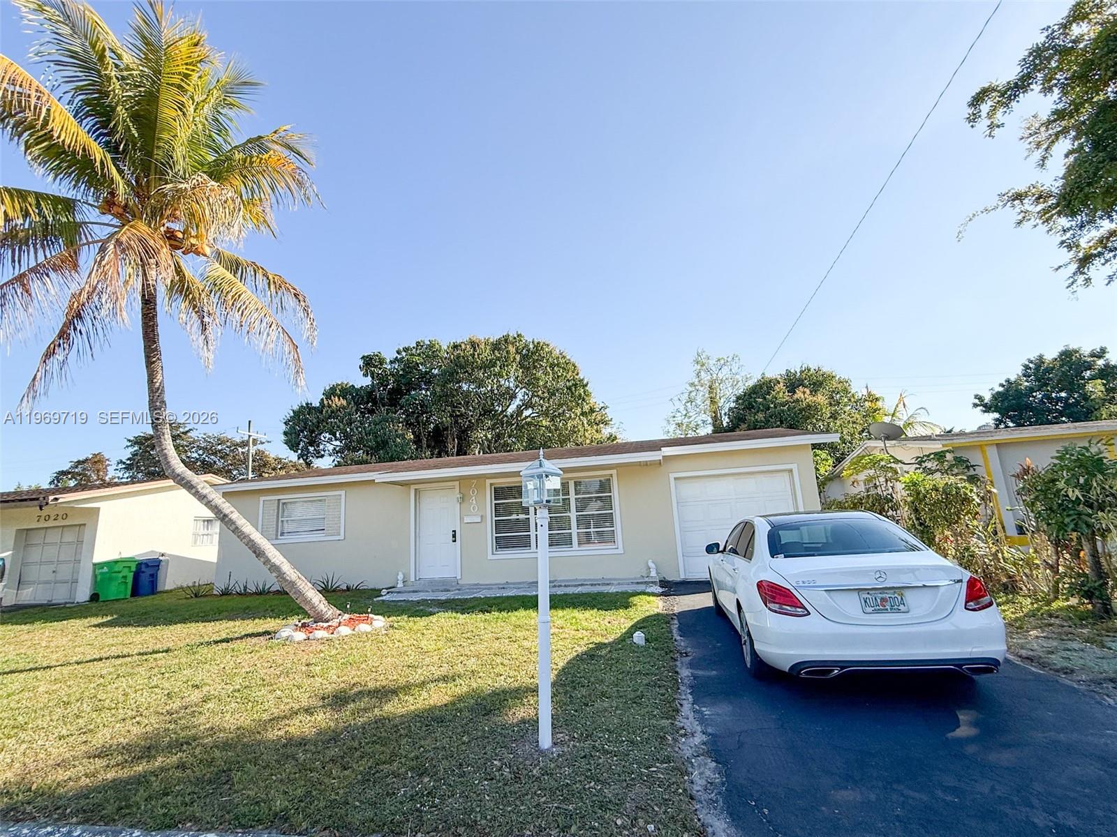 SUNRISE GOLF VILLAGE SEC - Residential Lease