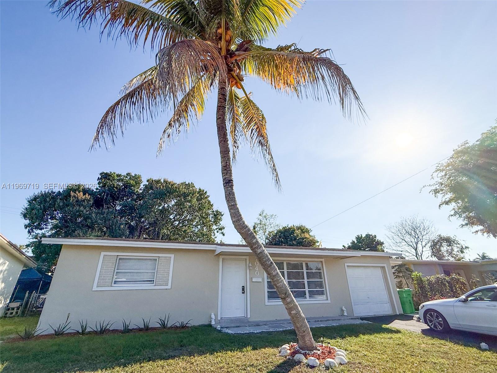 SUNRISE GOLF VILLAGE SEC - Residential Lease