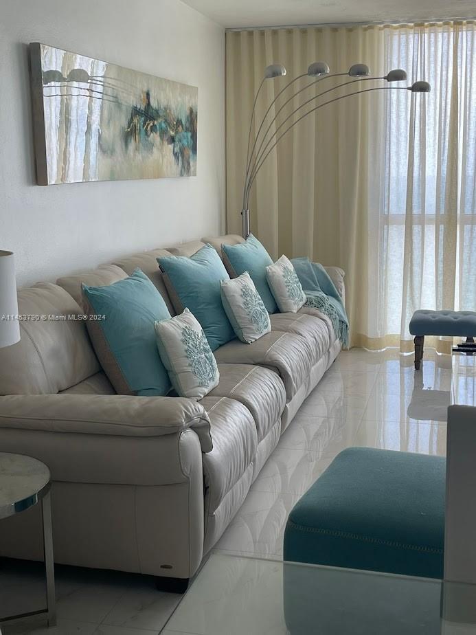 TIDES ON HOLLYWOOD BEACH - Residential
