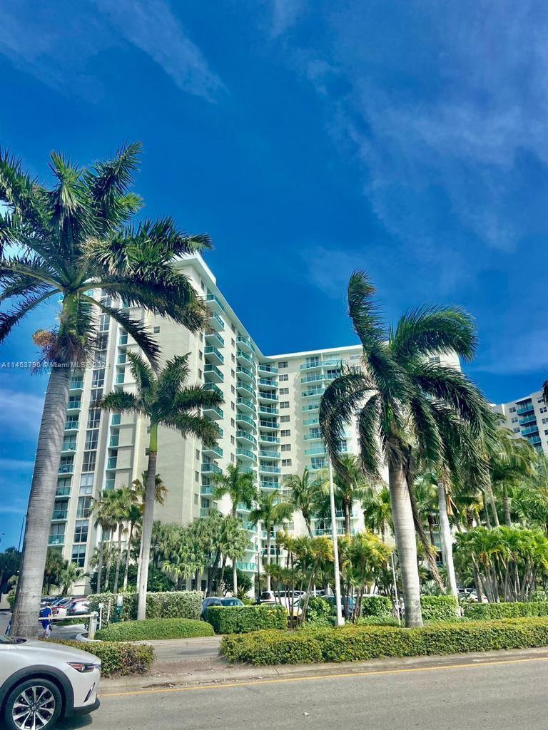 3801 S Ocean Dr 11F, Hollywood, FL, 33019/$980,000 2 3801 S Ocean Dr 11F