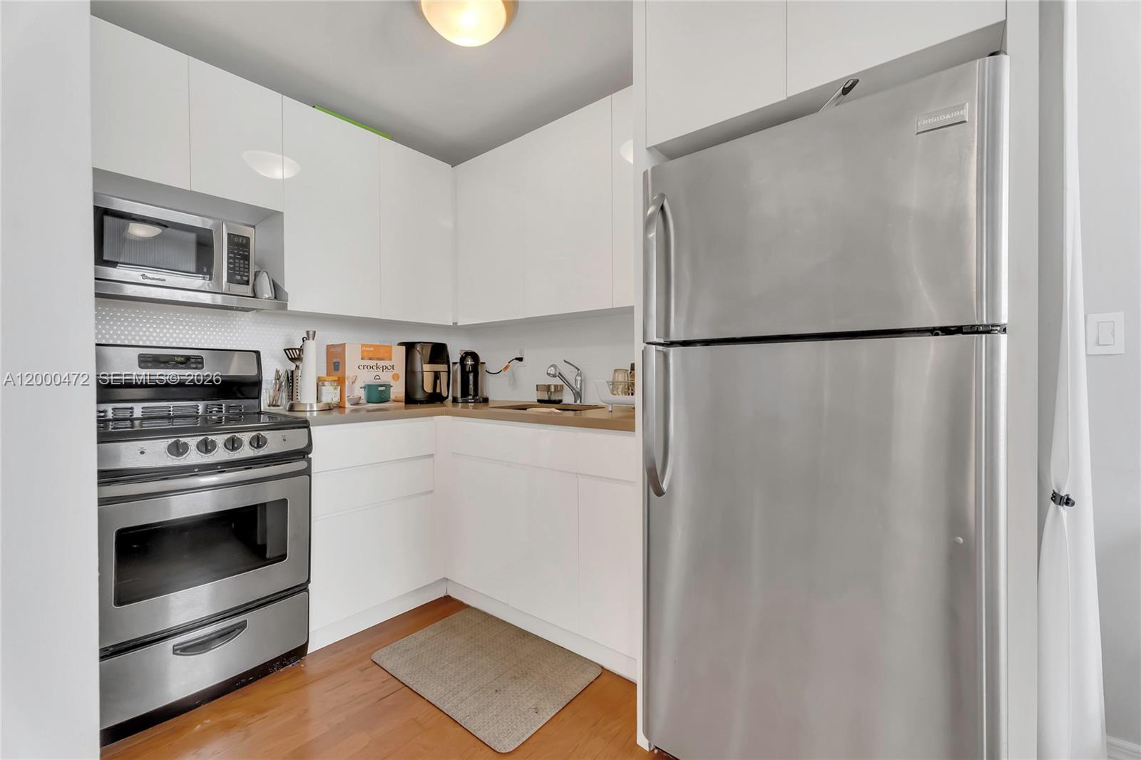 THE RUSKIN CONDO - Residential Lease