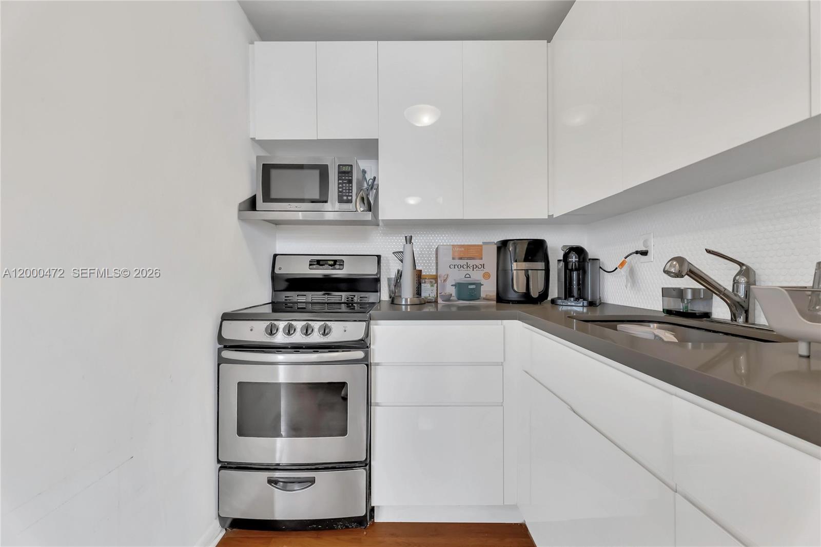 THE RUSKIN CONDO - Residential Lease