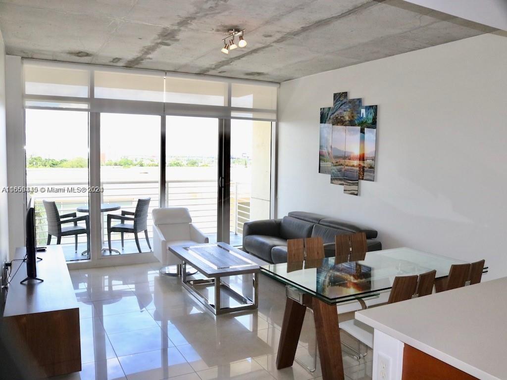 MIDBLOCK MIAMI CONDO - Residential