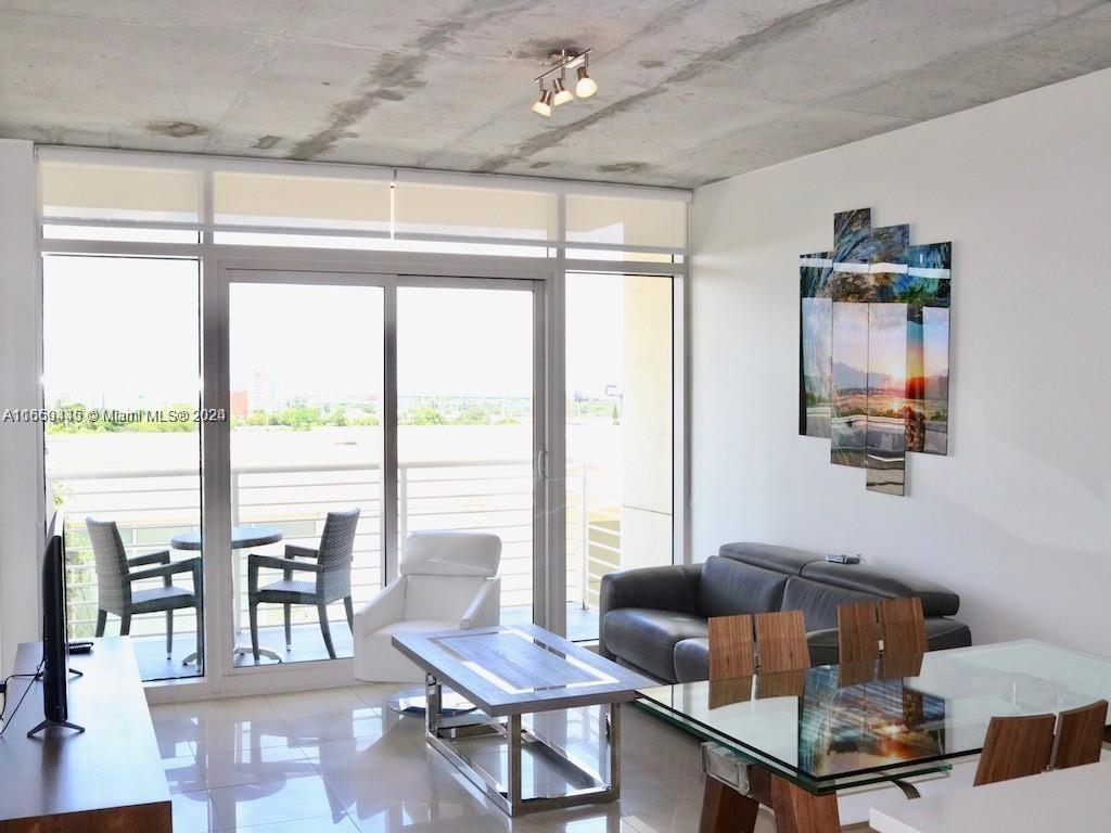MIDBLOCK MIAMI CONDO - Residential