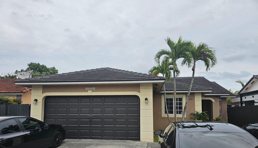 Excellent opportunity for you and your loved ones! Come and see this 3 bedroom, 2 bathroom house in a spectacular, calm, safe and beautiful area. NO HOA! This home boasts plenty of yard space and an independent entrance on the left side, for all your entertaining desires. ROOF, AC, & WATER HEATER with less than 5 years in use. It's just awaiting your special touch!